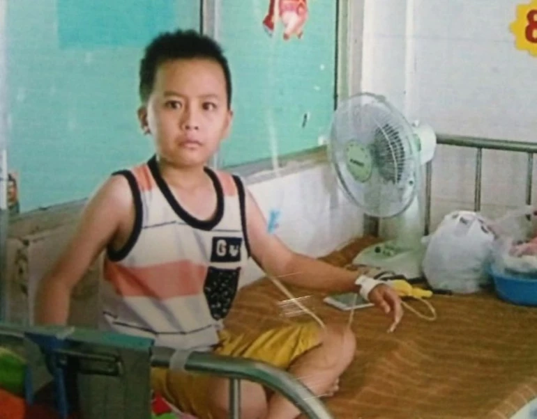 Cháu Nhẫn bị bệnh hiểm nghèo